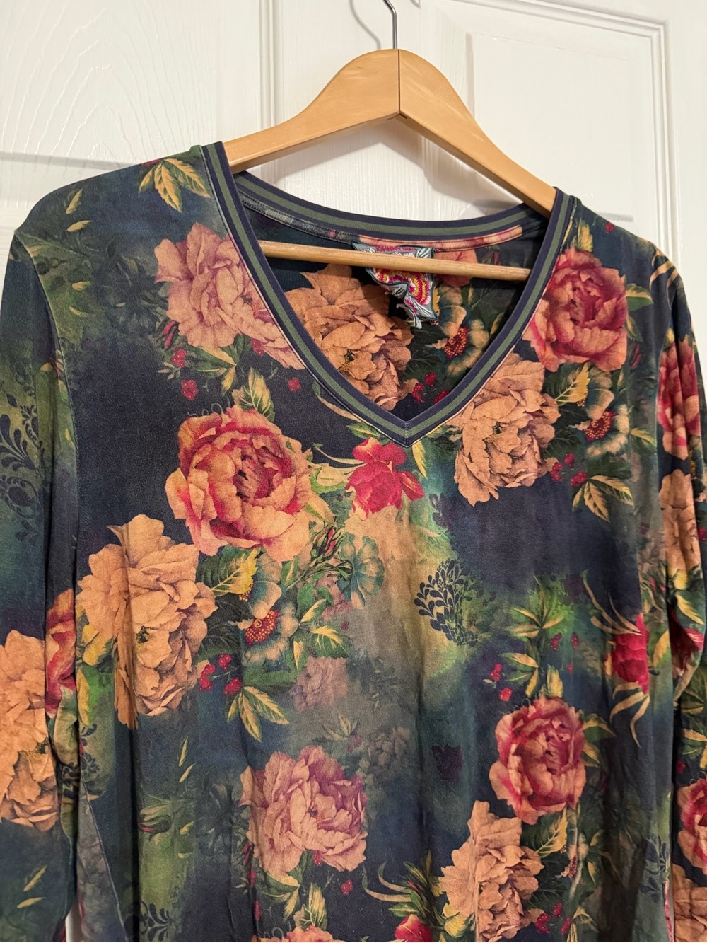 Johnny Was The Janie Favorite 3/4 Sleeve V-Neck Tee Top Catalina Floral Boho L - Picture 2 of 8